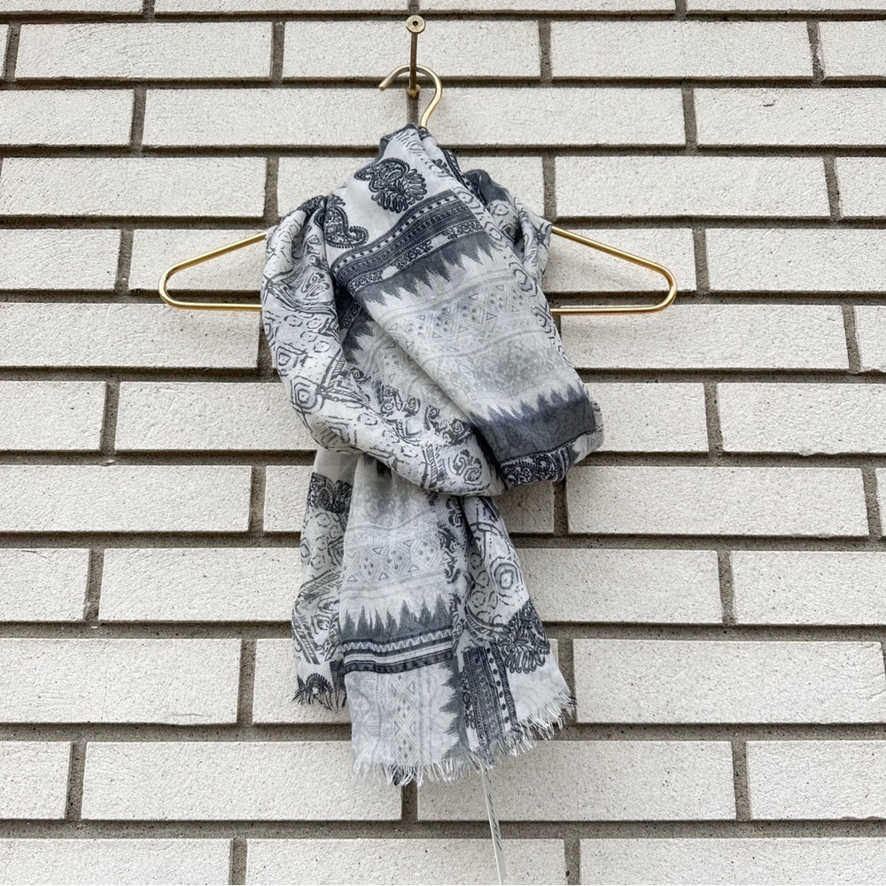 NWT Eyeful Sheer Abstract Paisley Scarf Gray Black White Raw Fringe Wrap - Picture 2 of 10